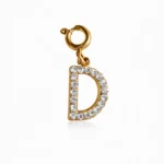 Charm – Lettre D strass dorée
