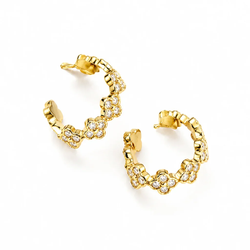 Boucles d'oreilles créoles trèfles strass dorées